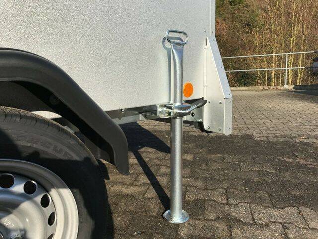 Koffer Anhänger mit Deckel - viel Zubehör!