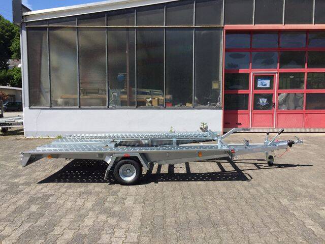 Autotransporter mit Auffahrrampen aus Aluminium