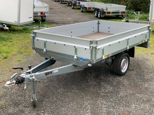 Stema Hochlader mit Seitenwänden aus Aluminium und Auflaufbremse