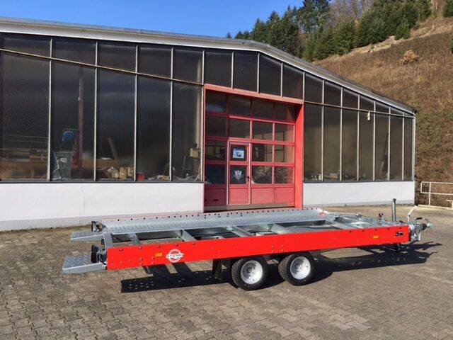 Autotransporter von Stema bei TÖFFI in Zell an der Mosel