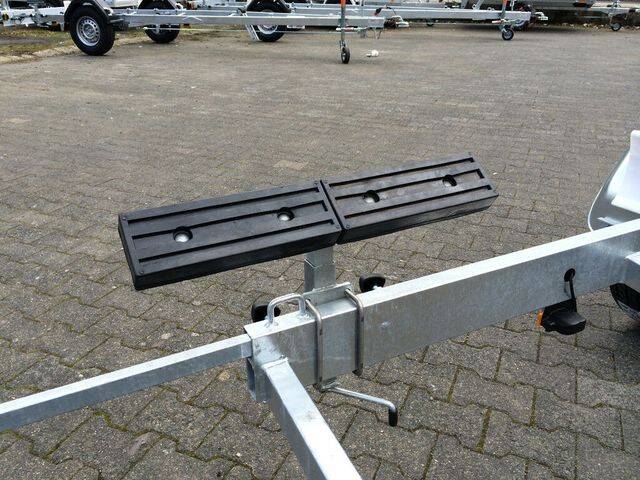 BA 2700kg mit Seilwinde - eine Marke von Böckmann