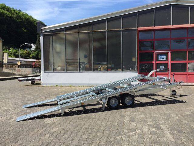 Autotransporter von Pongratz bei TÖFFI in Zell