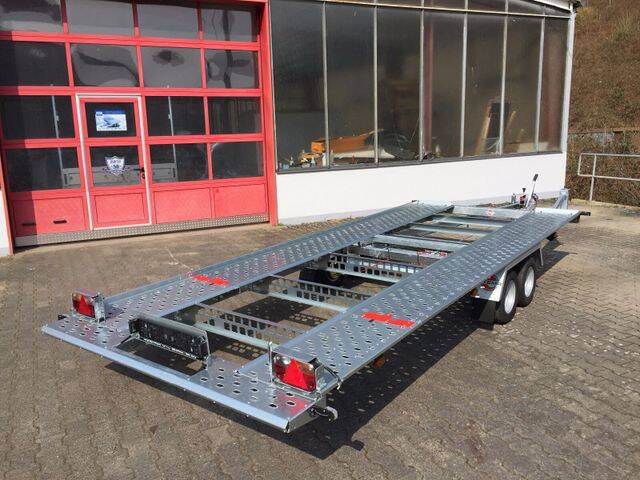 Autotransporter von stema mittig offen von TÖFFI