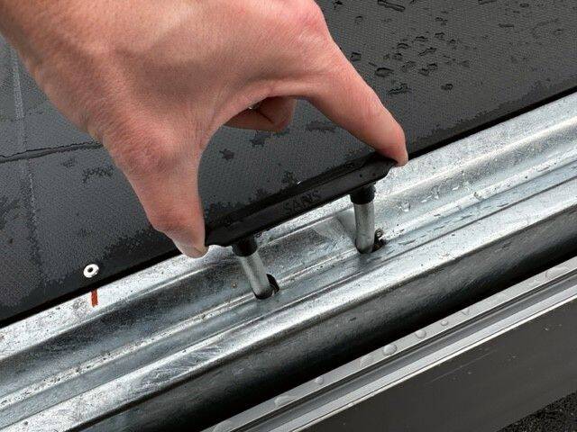 Hochlader mit niedrigem Fahrwerk HD mit eingelassenen Verzurrösen