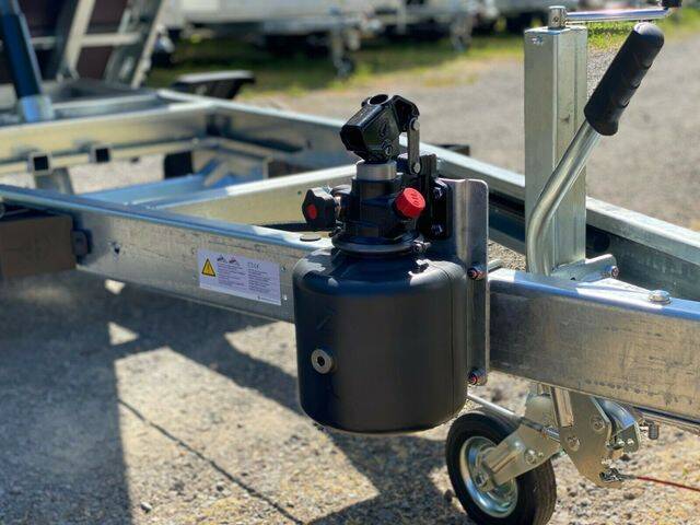 K1 256 150 1500 Heckkipper mit Handpumpe
