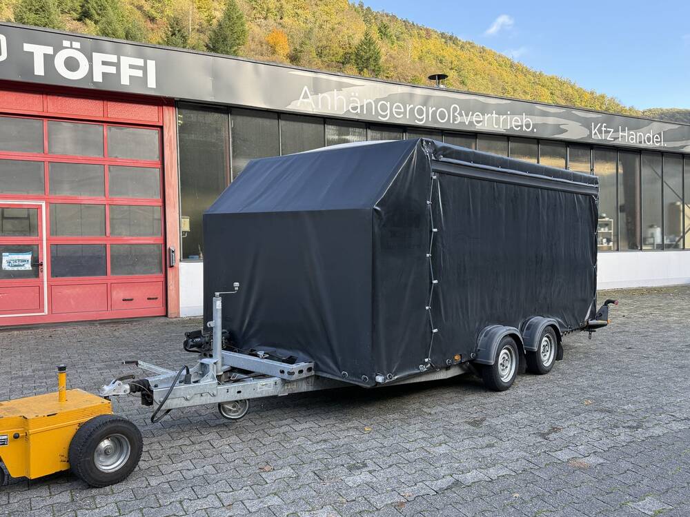 Brian James A4 Autotransporter mit Hochplane und Tandemachse, Seitenansicht mit Deichsel