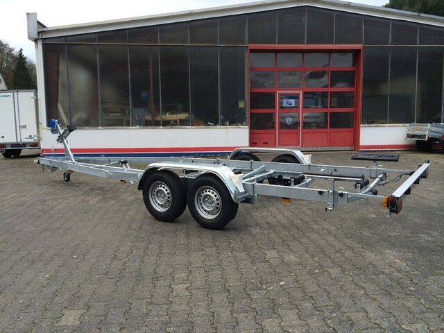 Bootstrailer mit Seilwinde 2700kg bei TÖFFI kaufen