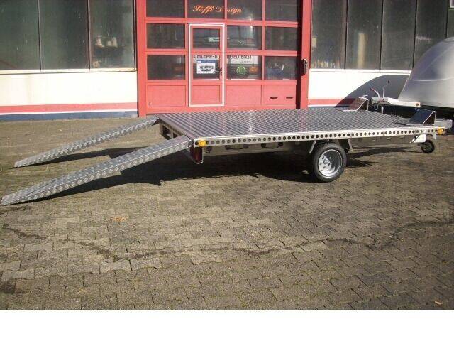 Autotransport Anhänger TÖFFI in Zell an der Mosel