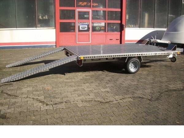 Autotransport Anhänger TÖFFI in Zell an der Mosel
