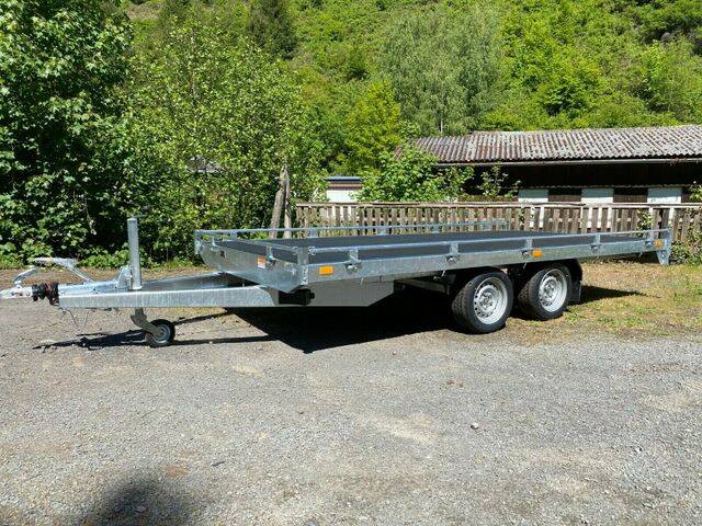 Autotransporter Zweiachsig der marke Saris bei TÖFFI in Zell