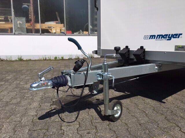 AZ 1325/126 S30 - kompakter gebremster Koffer