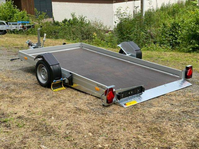 Absenkanhänger zum Autotransport