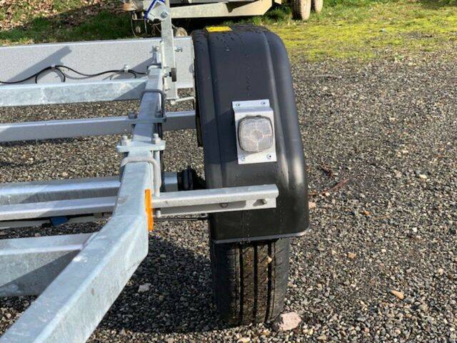 Bootstrailer mit verschiebbare Achse bei TÖFFI in Zell kaufen