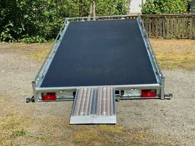 Fahrzeugtransporter für Autos von Saris mit Auffahrrampen