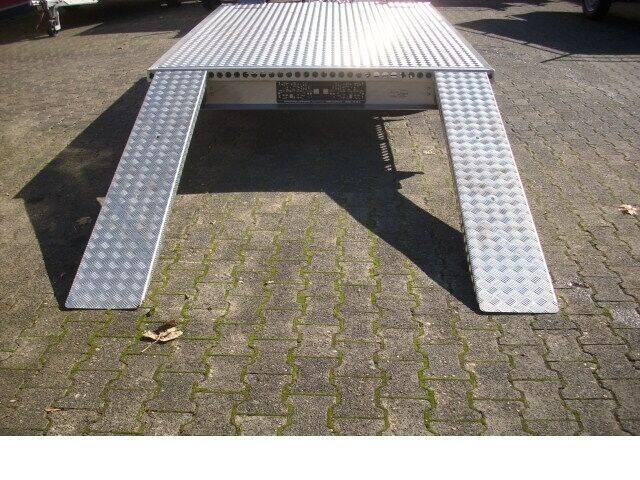Anhänger zum Autotransport von TÖFFI