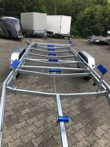 V-förmiger Fahrgestellrahmen mit Verstärkungsstreben Bootstrailer Böckmann