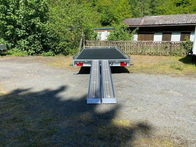 Auffahrrampen zum Autoanhänger von Saris
