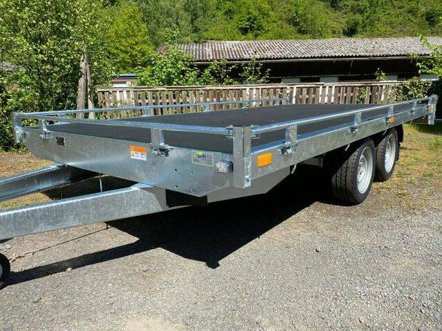 Autotransporter Saris kippbar bei TÖFFI Anhänger in Zell