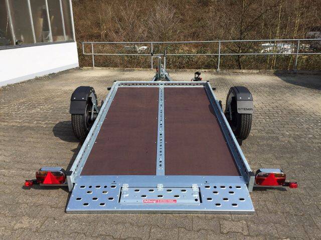 Tieflader mit Schwenkachse und neuster Kinematik