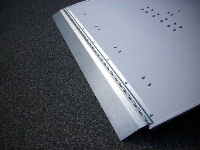 KT 4018/27 M mit Heckrampe 4,00 x 1,85 x 1,82 m