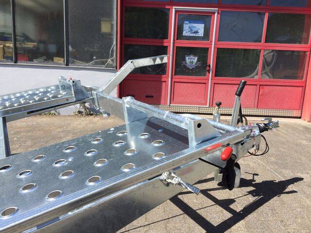 Kippbarer Autotransporter Pongratz